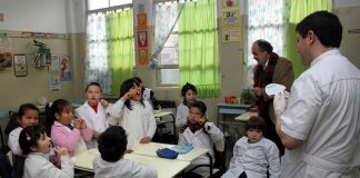 En San Isidro visitan escuelas para controlar gratis la salud bucal de los chicos