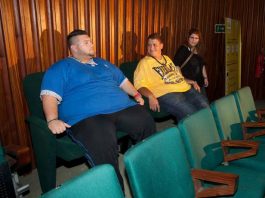 Ahora el Teatro San Martín tiene butacas para obesos