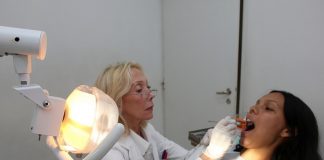 Las embarazadas no deben descuidar su salud bucal