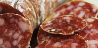 Triquinosis: retiran del mercado el salame picado grueso marca Caseros de Roca