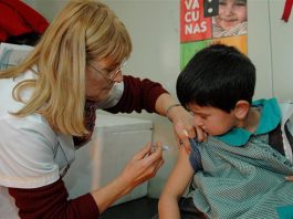 Atención padres: chicos de 6 años deben tener 3 vacunas al día