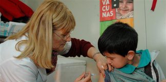 Atención padres: chicos de 6 años deben tener 3 vacunas al día