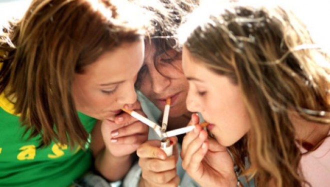 chicas fumando 3