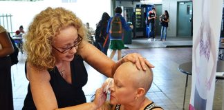 Taller de belleza para mujeres en tratamiento de quimioterapia