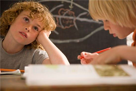 El TDA es más fácil diagnosticarlo en niños, ya que maestras o psicopedagogas alertan a los padres