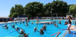 Aquagym, furor en el principal lugar de recreación de adultos mayores de zona norte