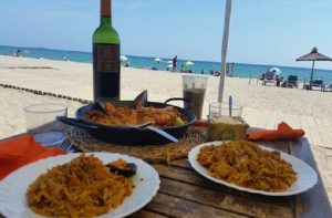 fideua-con-vino-y-vistas