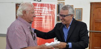 Julio Zamora entregó anteojos a más de 40 adultos mayores de Benavídez