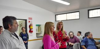 Los chicos del Taller Protegido recibieron su libreta de salud para el seguimiento de controles diarios