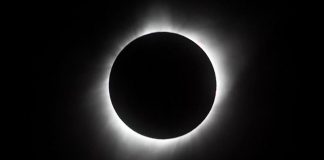 Observar un eclipse solar sin protección adecuada puede dañar la visión