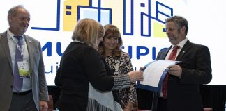 En Mendoza Rubinstein entregó los primeros certificados a municipios saludables