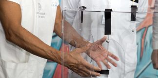 San Isidro: vecinos donan elementos de protección para médicos por el Covid-19