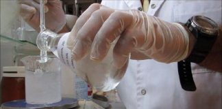 Conicet trabaja en un gel que desactive el covid-19 en ropa, paredes y pupitres