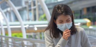 Cuánto dura el Covid-19 cuando tose una persona infectada