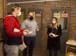 San Isidro: Docentes donan máscaras para Covid-19 al personal de salud