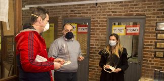 San Isidro: Docentes donan máscaras para Covid-19 al personal de salud