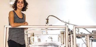 Desarrollan biosensor portátil y económico que detecta 15 contaminantes en agua La Dra. Daiana Capdevila participó del proyecto durante una estadía postdoctoral en la Universidad de Indiana, en Estados Unidos, y ahora se desempeña como jefa del Laboratorio Fisicoquímica de Enfermedades Infecciosas en el Instituto Leloir