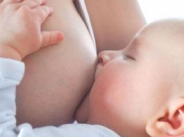 Especialistas recomiendan amamantar aunque la madre tenga COVID-19