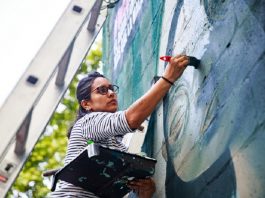 CABA: monumentos iluminados y murales contra el cáncer de mama