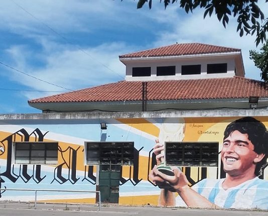 Lanús: homenajearon a Maradona en el hospital público que lo vio nacer