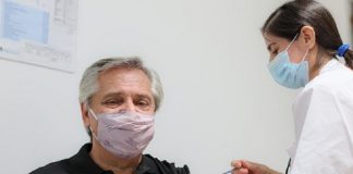 Alberto Fernández recibió la primera dosis de la vacuna Sputnik V