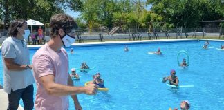 Juan Andreotti alentó a registrarse para vacunarse contra el Covid-19 a los abuelos de la Colonia de Verano