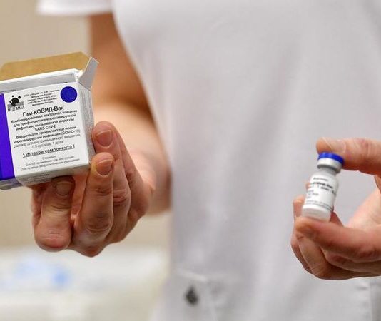 La OMS desaconseja suministrar diferentes vacunas para la primera y segunda dosis