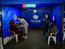 Escobar: ya se vacunó contra el Covid-19 al 50% de las personas anotadas