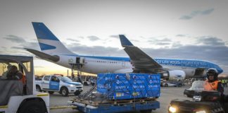 Llegó el avión con el principio activo para producir la Sputnik V en Argentina
