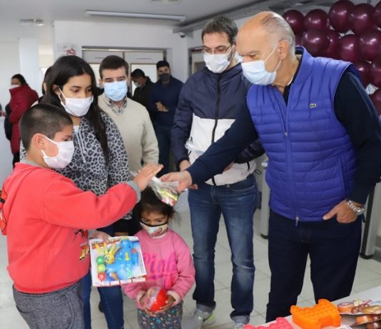 Lanús: controlan la salud visual de los niños y brindan talleres para embarazadas