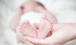 baby-baby-feet-bed