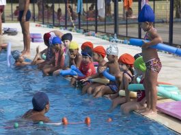 Piletas: cómo prevenir la otitis en niños y niñas