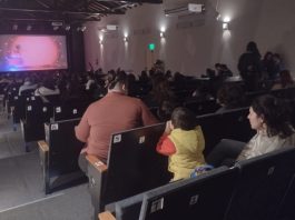 “¿Por qué nuestros hijos no pueden disfrutar del cine?”: los padres que se unieron para concientizar sobre autismo con propuestas inclusivas