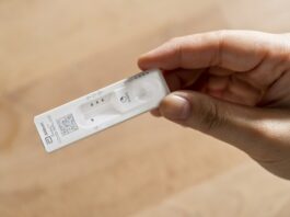 Abbott lanzó una nueva prueba de autodiagnóstico para detectar infecciones por Covid-19 e influenza